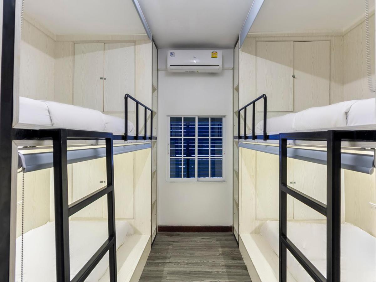 S7 Hostel Bangkok Exterior photo
