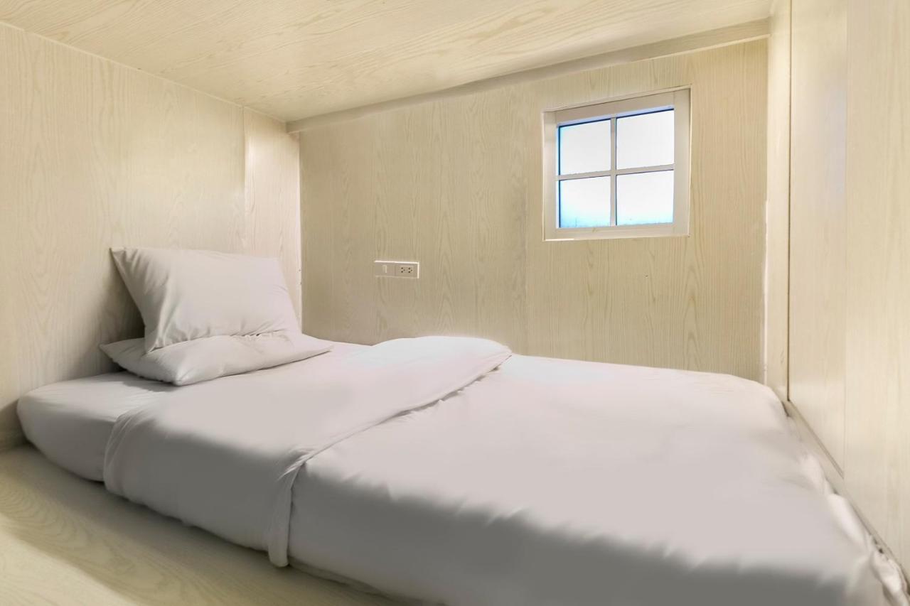 S7 Hostel Bangkok Exterior photo